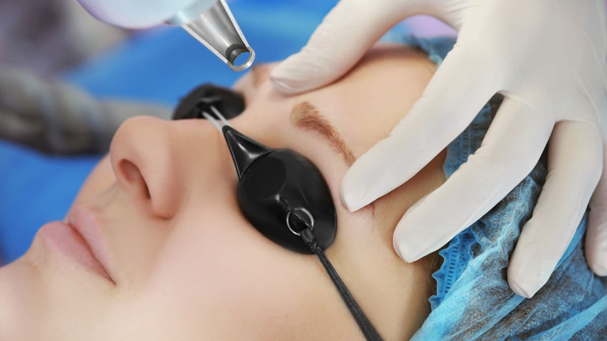 پاک کردن تاتو ابرو در اصفهان نی نی سایت