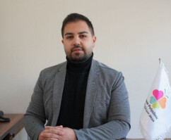 کلینیک کاشت مو و ابرو دکتر نوایی