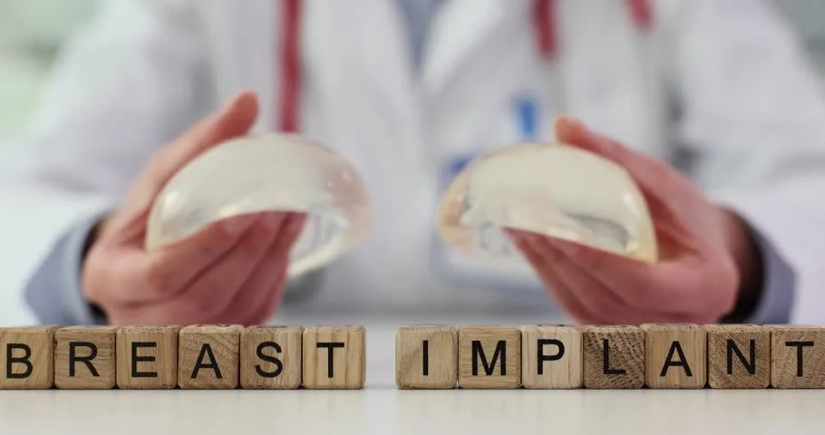 بهترین دکتر پروتز سینه در اصفهان