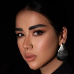 نیلوفر جلوان