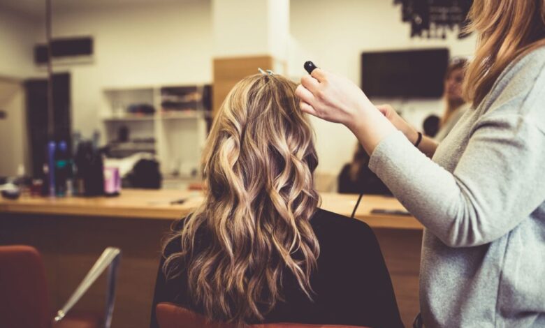 بهترین آرایشگاه رنگ مو در اصفهان