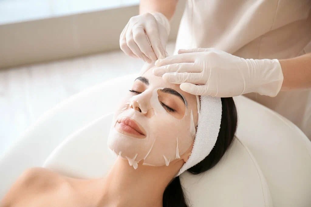 بهترین مرکز پاکسازی پوست در شیراز